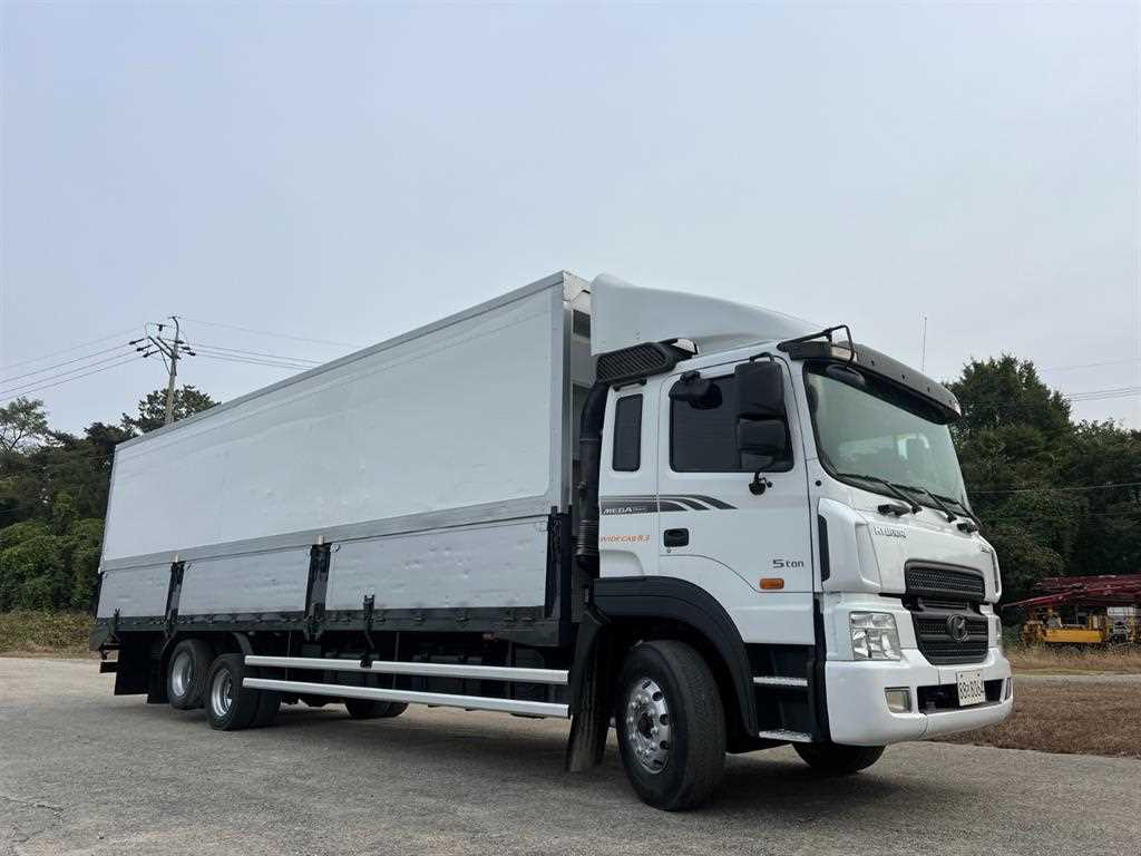 medium and large cargo truck - Vista 2