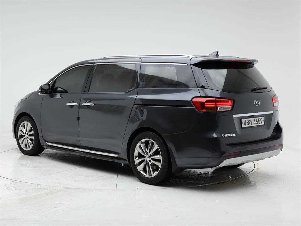 KIA Carnival - Vista 4
