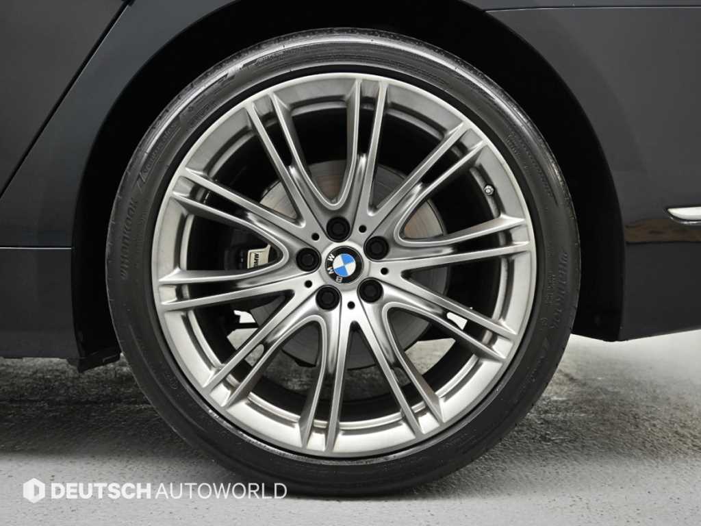 BMW 7 Series - Vista 5