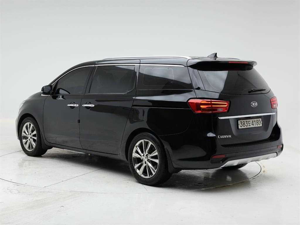 KIA Carnival - Vista 4