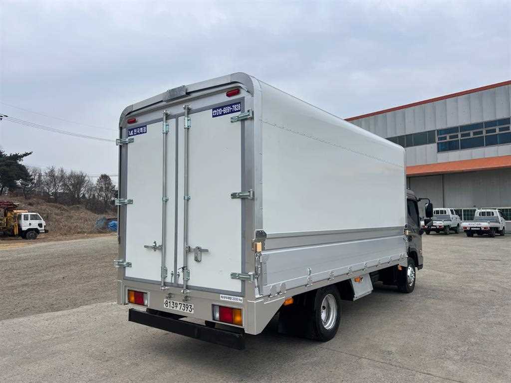 medium and large cargo truck - Vista 4