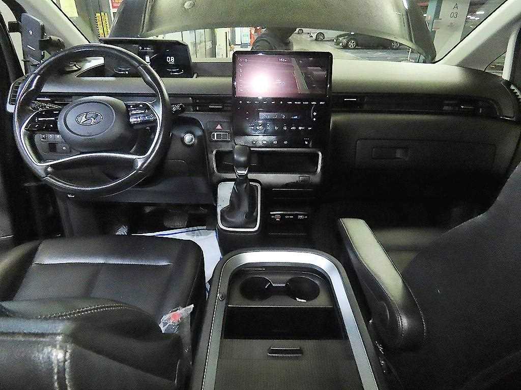 HYUNDAI Staria - Vista 10