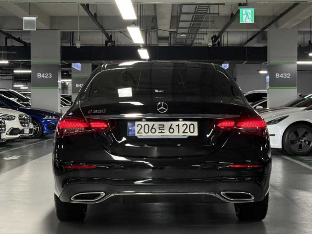 Mercedes Benz E class - Vista 5