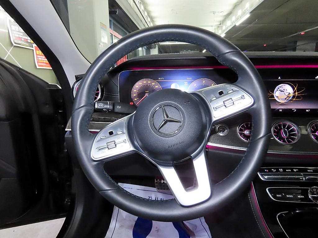 Mercedes Benz CLS Class - Vista 8