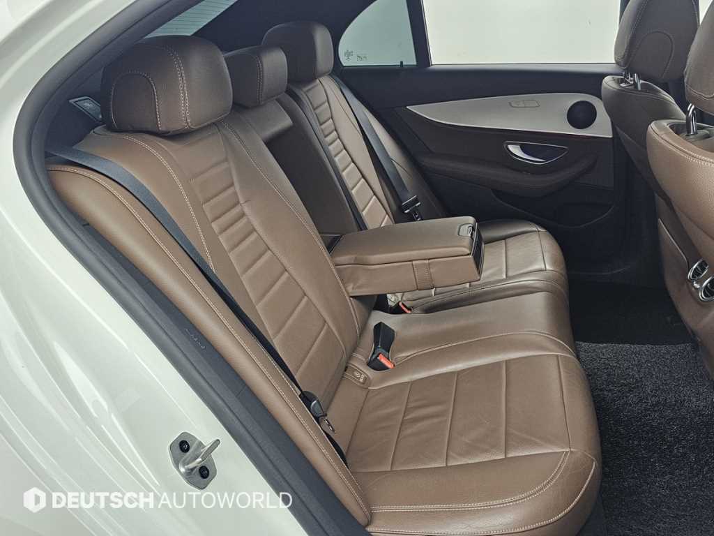 Mercedes Benz E class - Vista 12