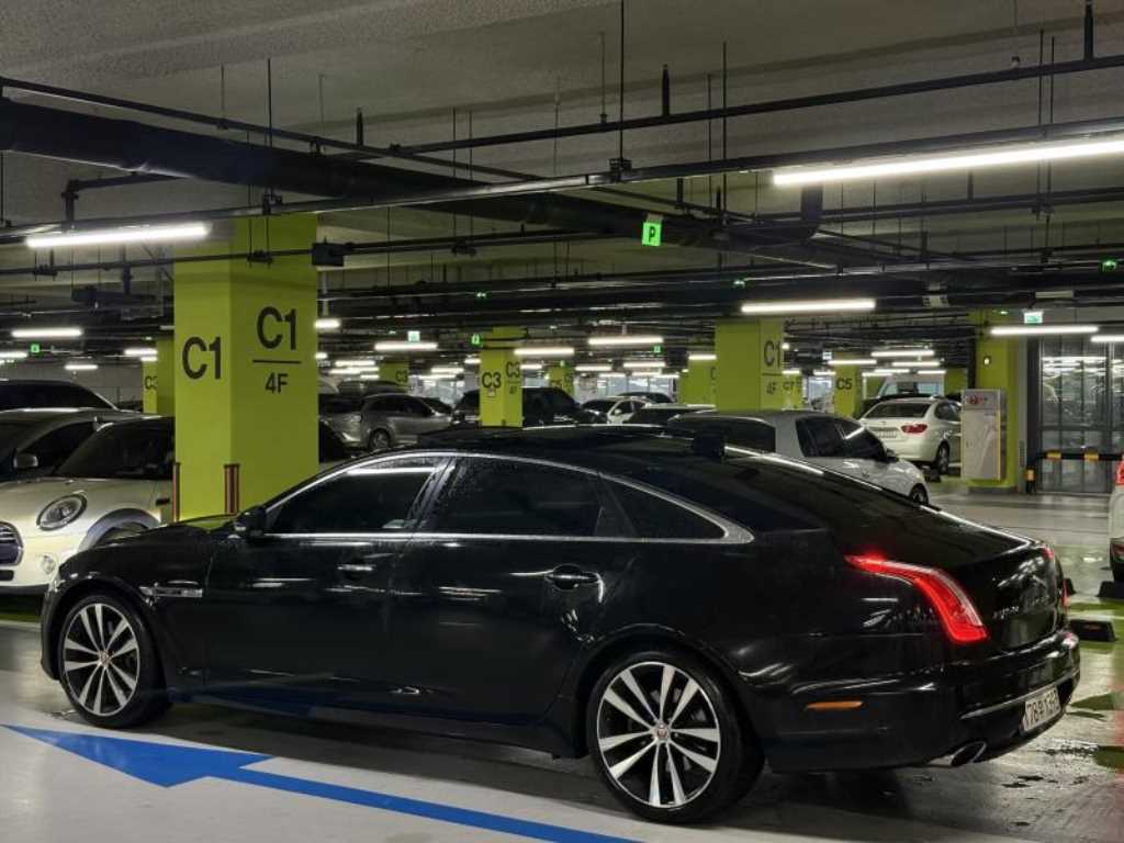 Jaguar XJ - Vista 2