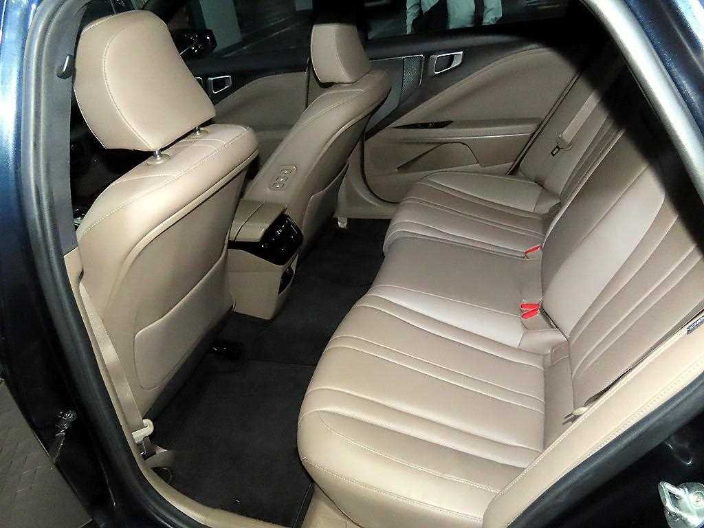 KIA K8 - Vista 7