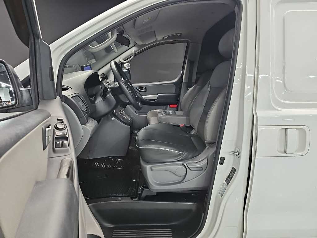 HYUNDAI Starex - Vista 11