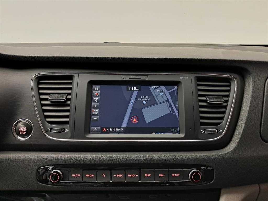 KIA Carnival - Vista 9