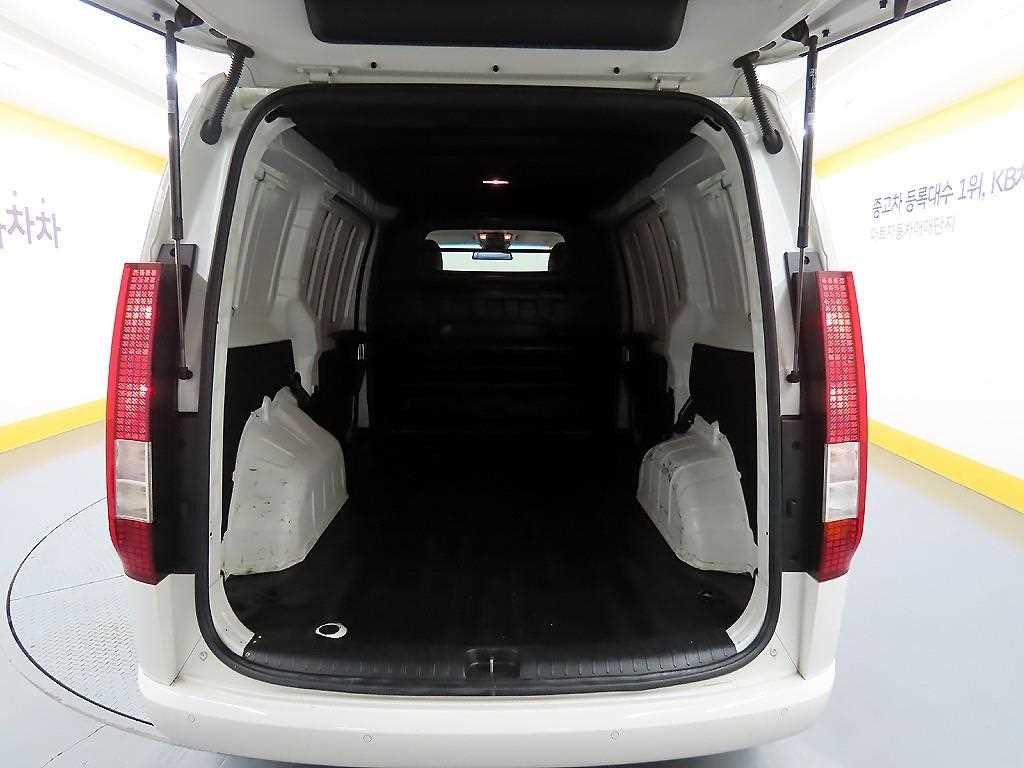 HYUNDAI Staria 2022 Blanco - Importación desde Corea - HF Imports Iquique - Foto 18