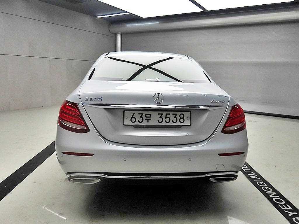 Mercedes Benz E class - Vista 3