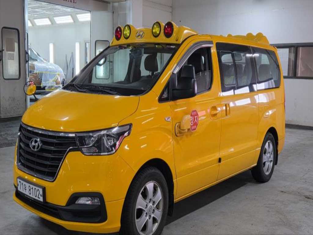 HYUNDAI Starex - Vista 6