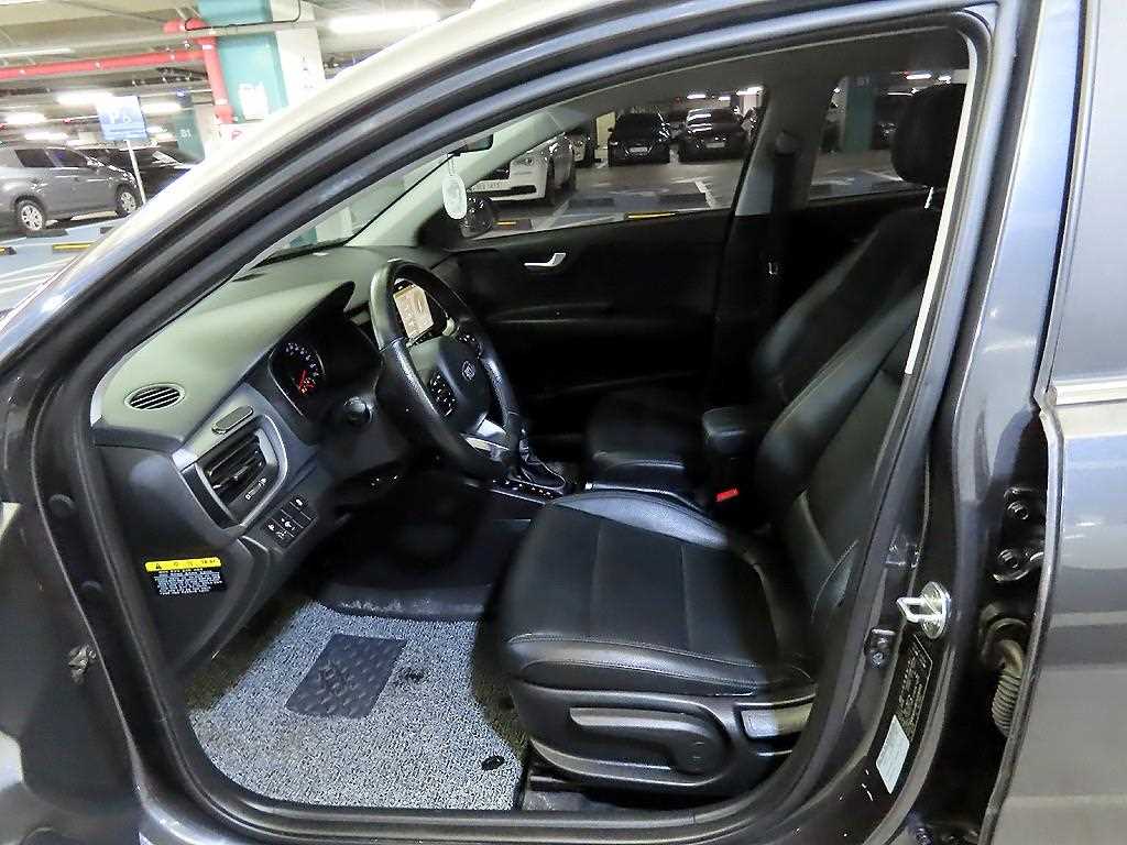KIA Stonic - Vista 6