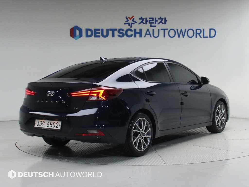 HYUNDAI Avante - Vista 2
