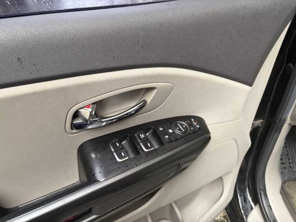 KIA Carnival - Vista 5