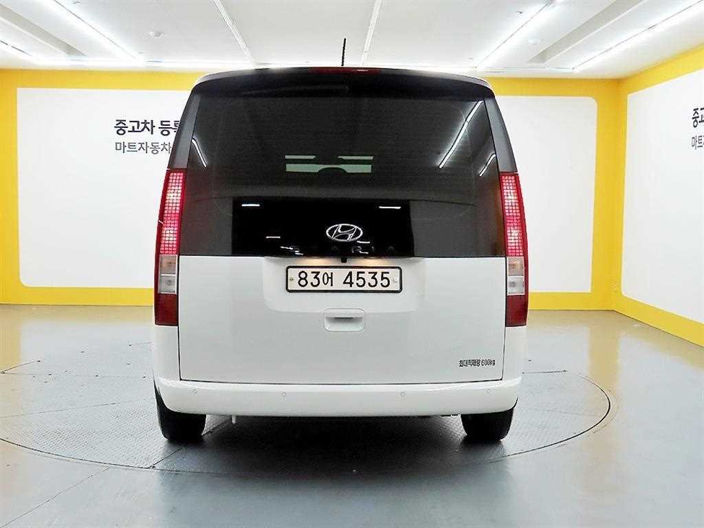 HYUNDAI Staria - Vista 3
