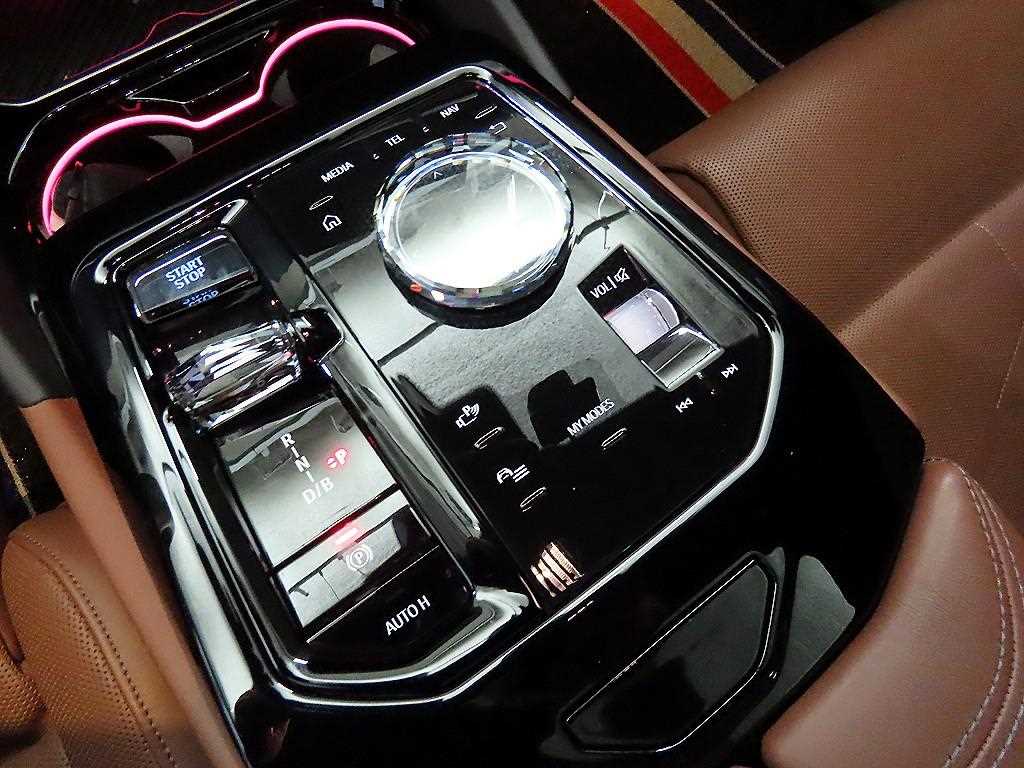 BMW i5 - Vista 12