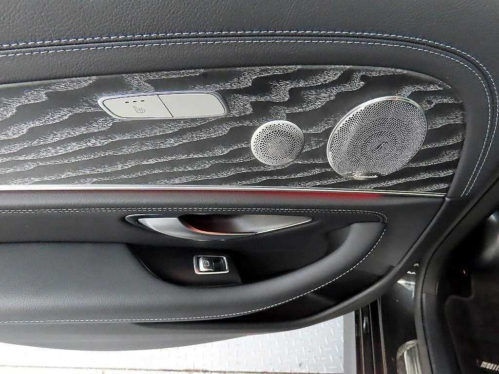 Mercedes Benz E class - Vista 12