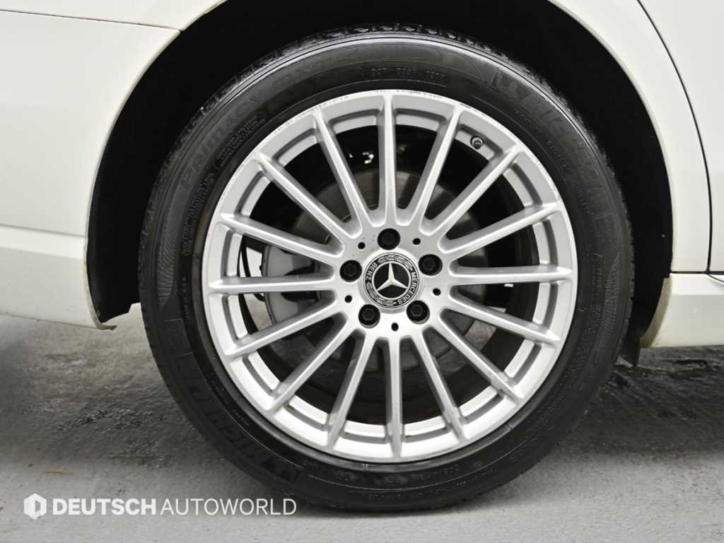 Mercedes Benz E class - Vista 6