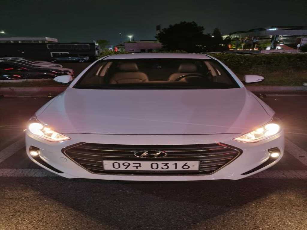 HYUNDAI Avante 2017 Blanco - Importación desde Corea - HF Imports Iquique - Foto 1