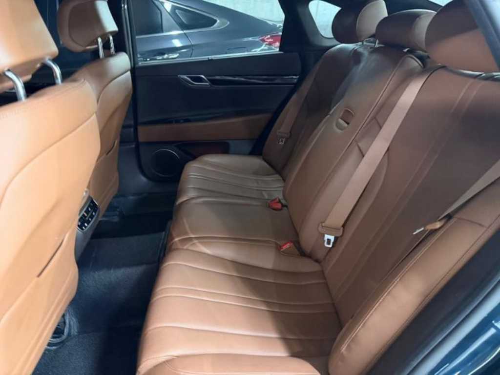 Genesis G80 - Vista 7