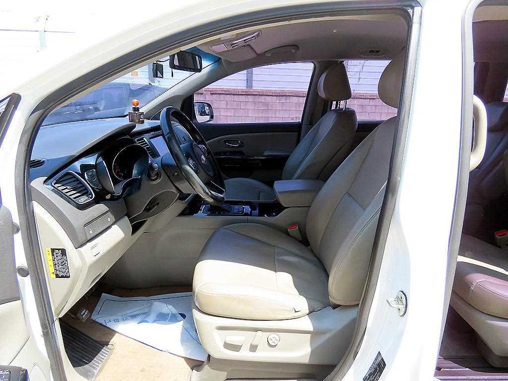 KIA Carnival - Vista 5