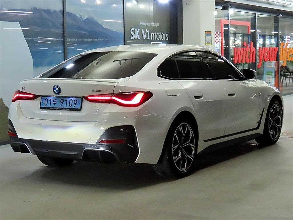 BMW i4 - Vista 4