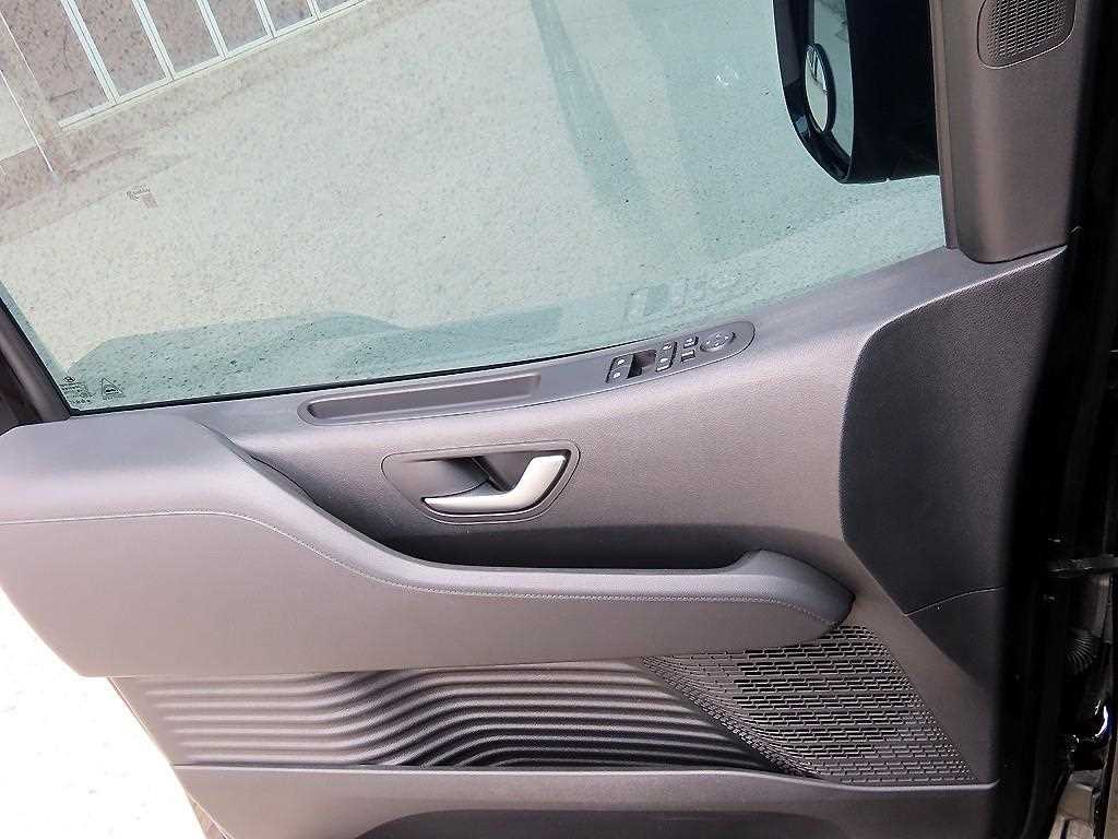 HYUNDAI Staria - Vista 12