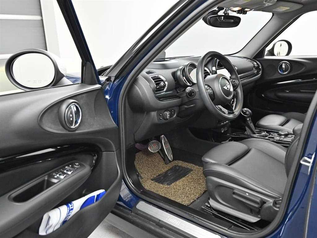 Mini Clubman - Vista 11