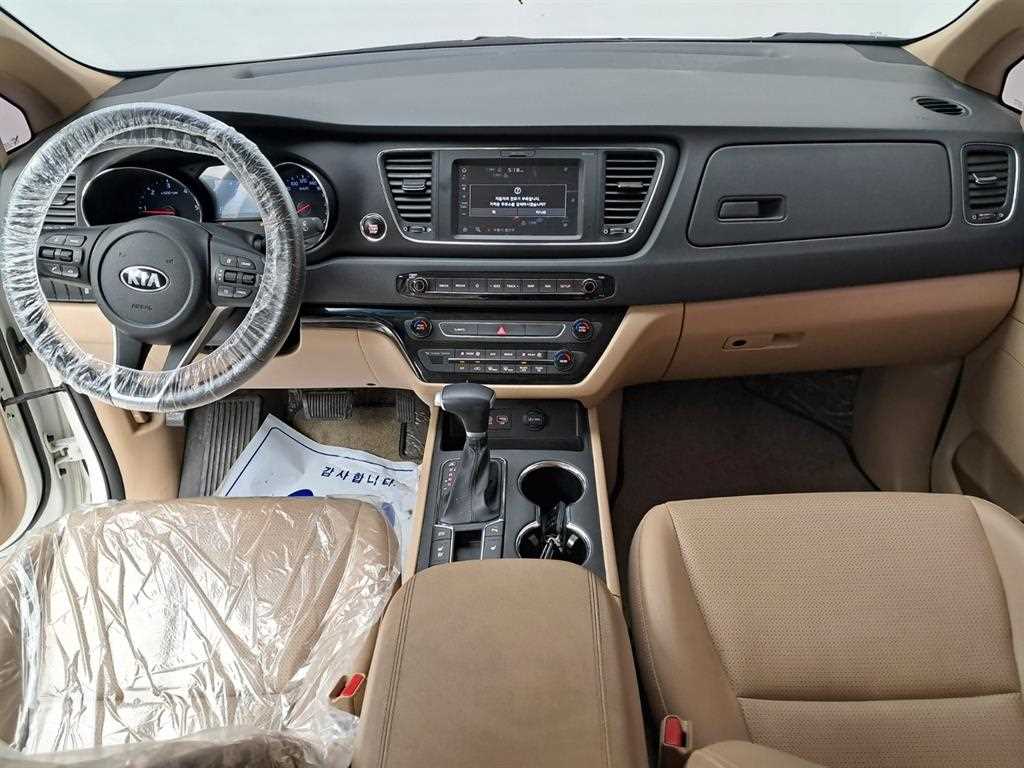 KIA Carnival - Vista 6