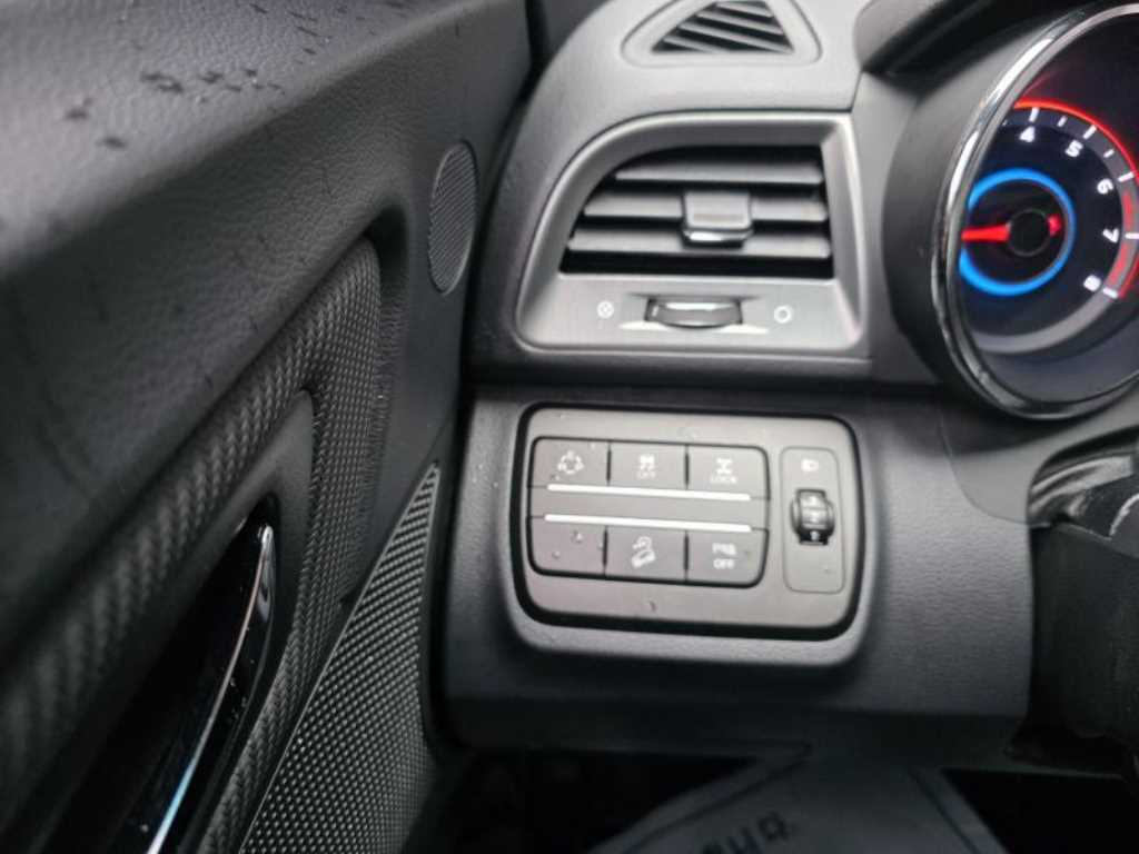 Ssangyong Tivoli - Vista 11
