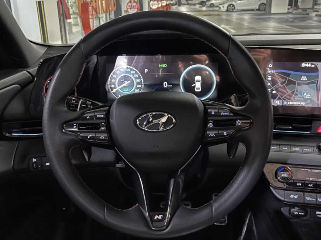 HYUNDAI Avante - Vista 10