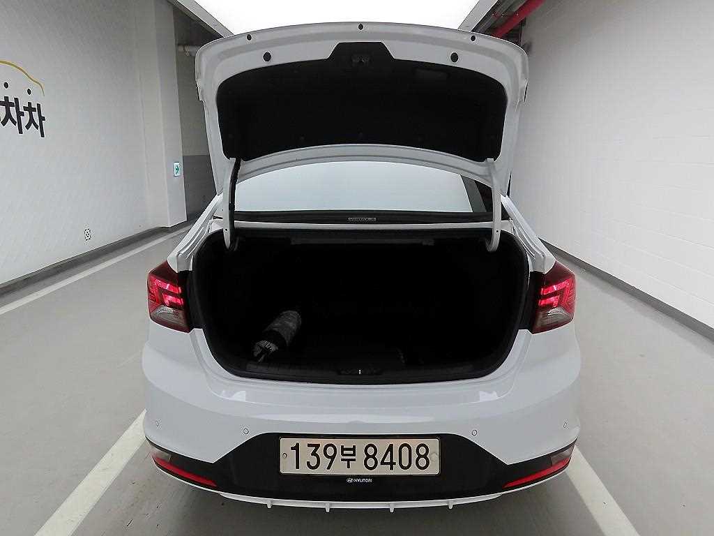 HYUNDAI Avante - Vista 5