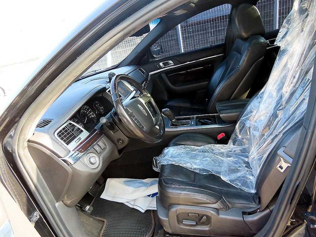 Lincoln MKS - Vista 5