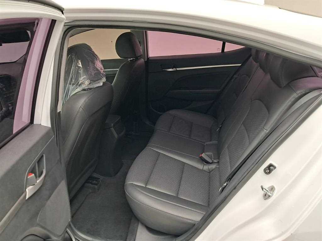 HYUNDAI Avante - Vista 12