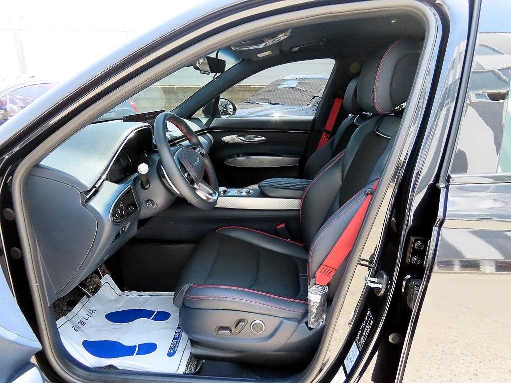 Genesis GV70 - Vista 5