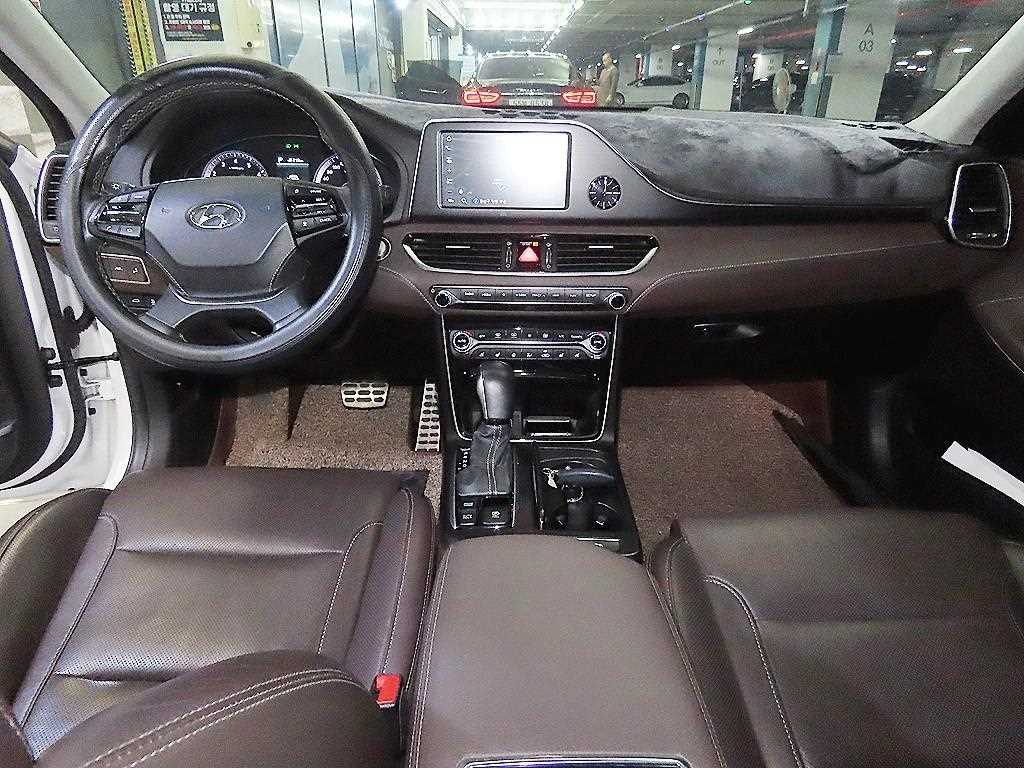 HYUNDAI Grandeur - Vista 10