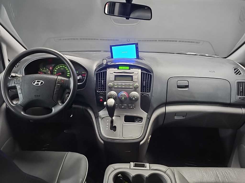 HYUNDAI Starex - Vista 7