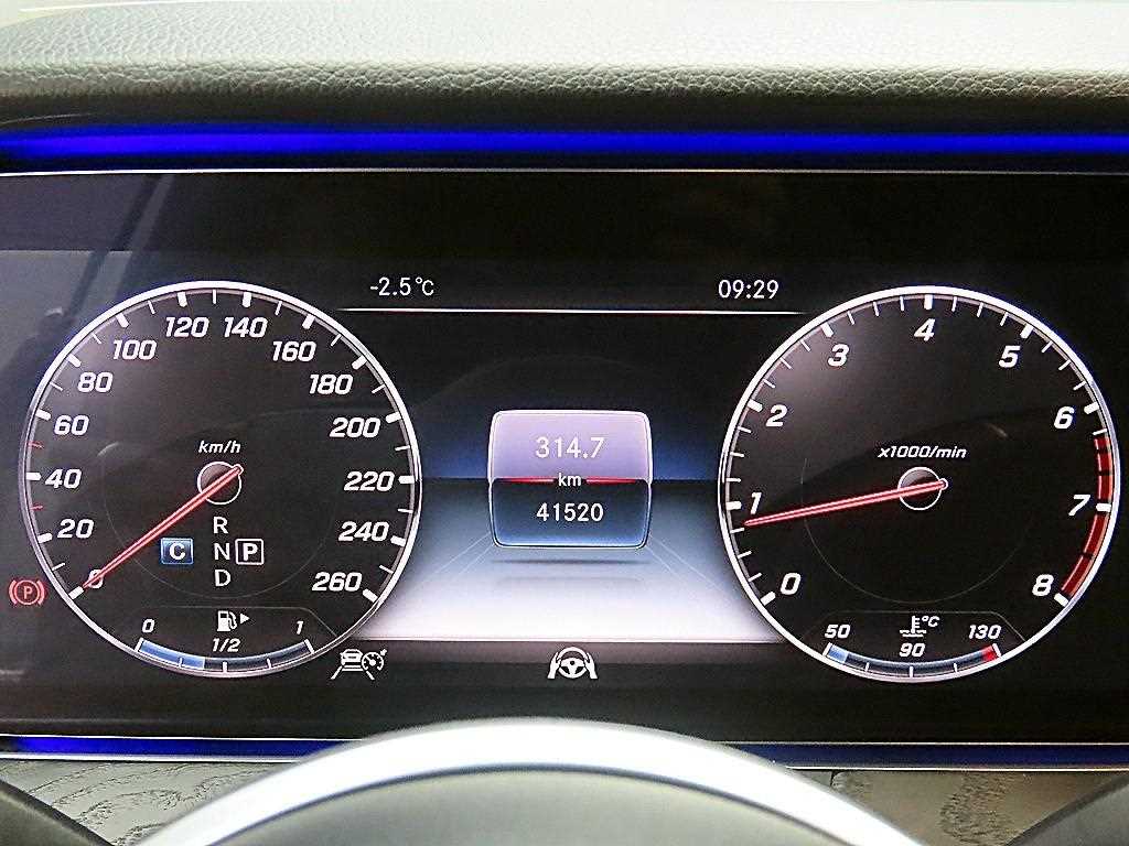 Mercedes Benz E class - Vista 8