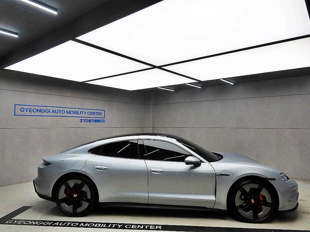 Porsche Taycan - Vista 2