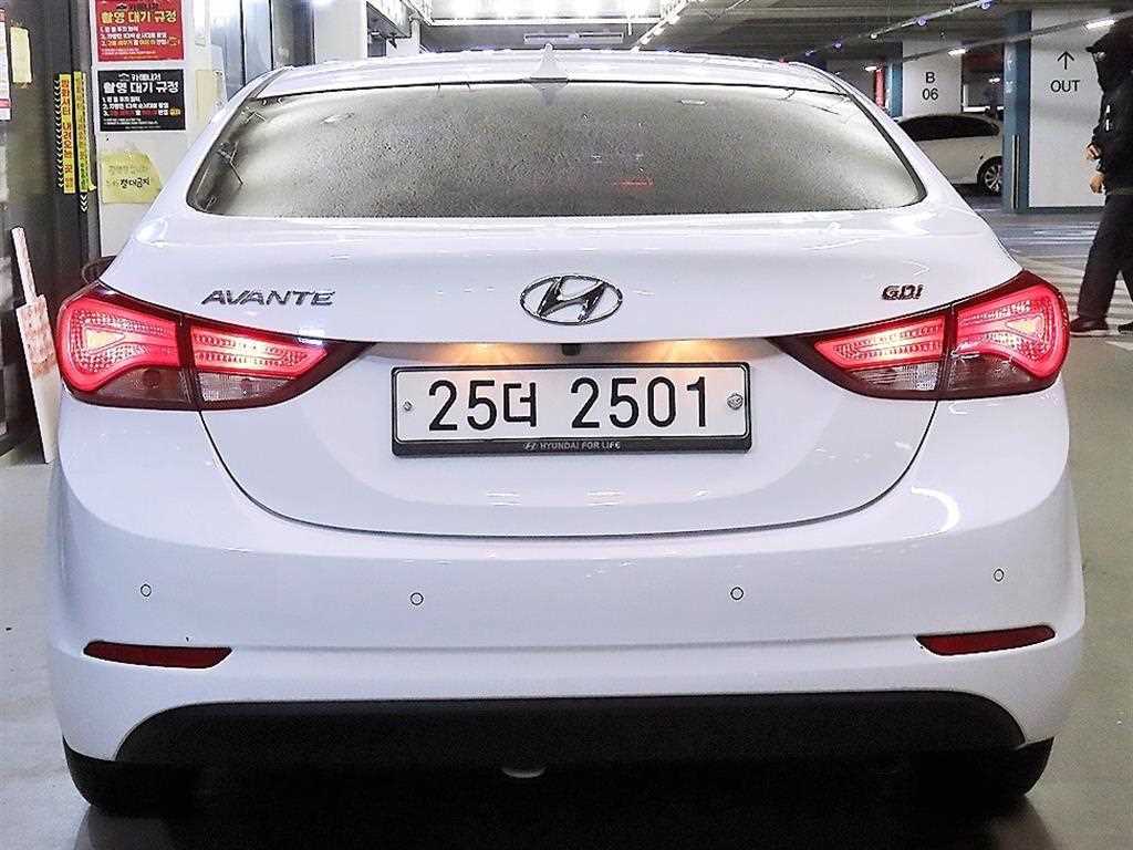 HYUNDAI Avante - Vista 5