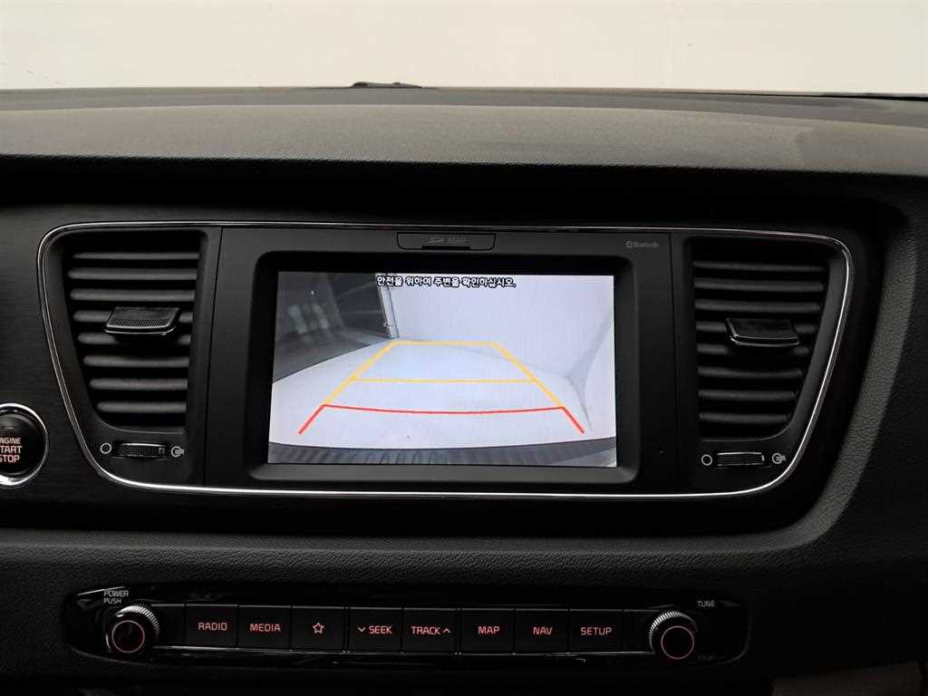 KIA Carnival - Vista 10