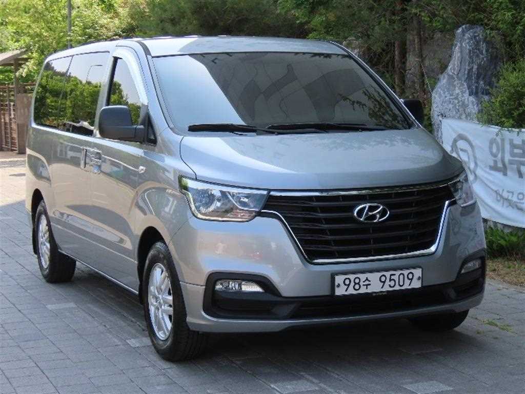HYUNDAI Starex - Vista 2