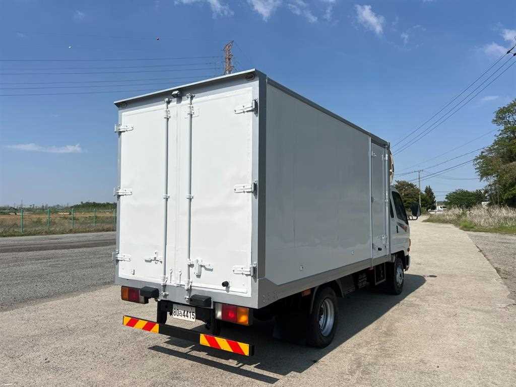 medium and large cargo truck - Vista 3