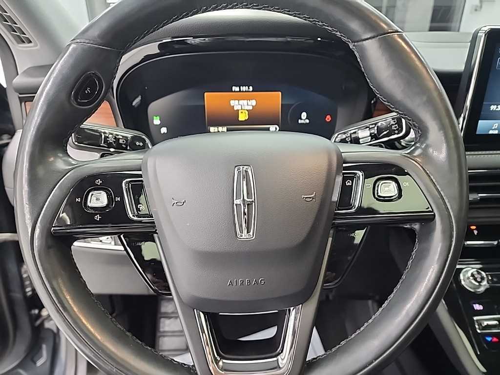Lincoln Corsair - Vista 9