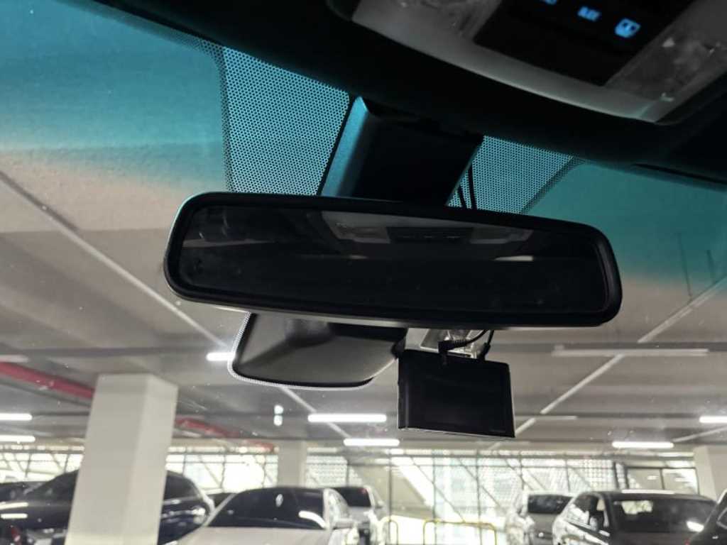 Ford Explorer - Vista 10