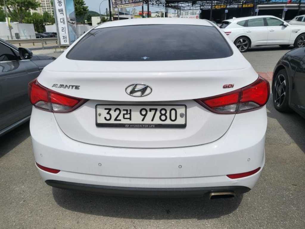 HYUNDAI Avante - Vista 2