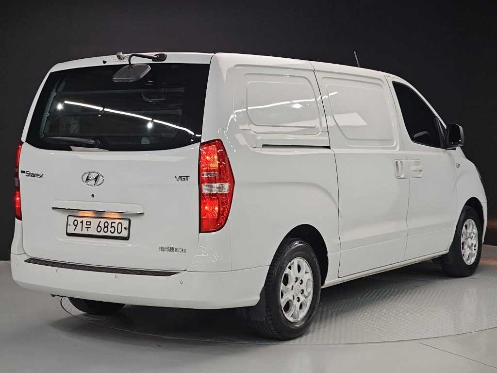HYUNDAI Starex - Vista 2