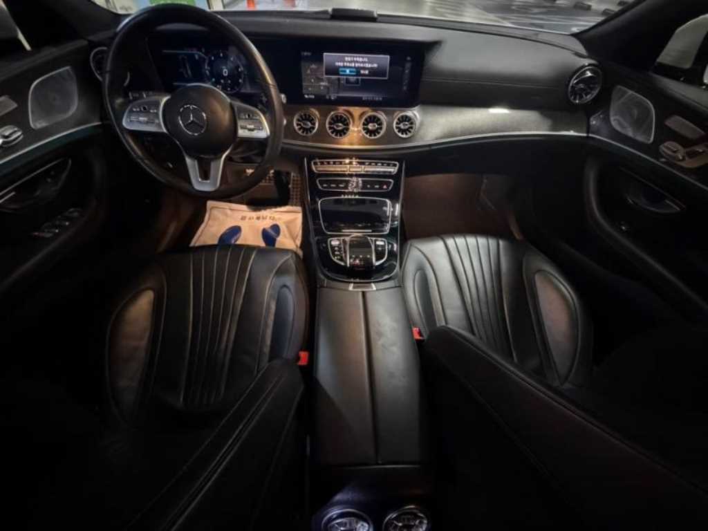 Mercedes Benz CLS Class - Vista 6