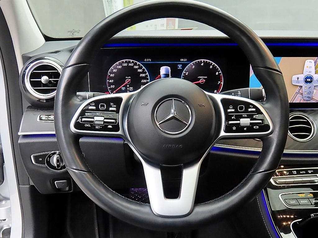Mercedes Benz E class - Vista 9